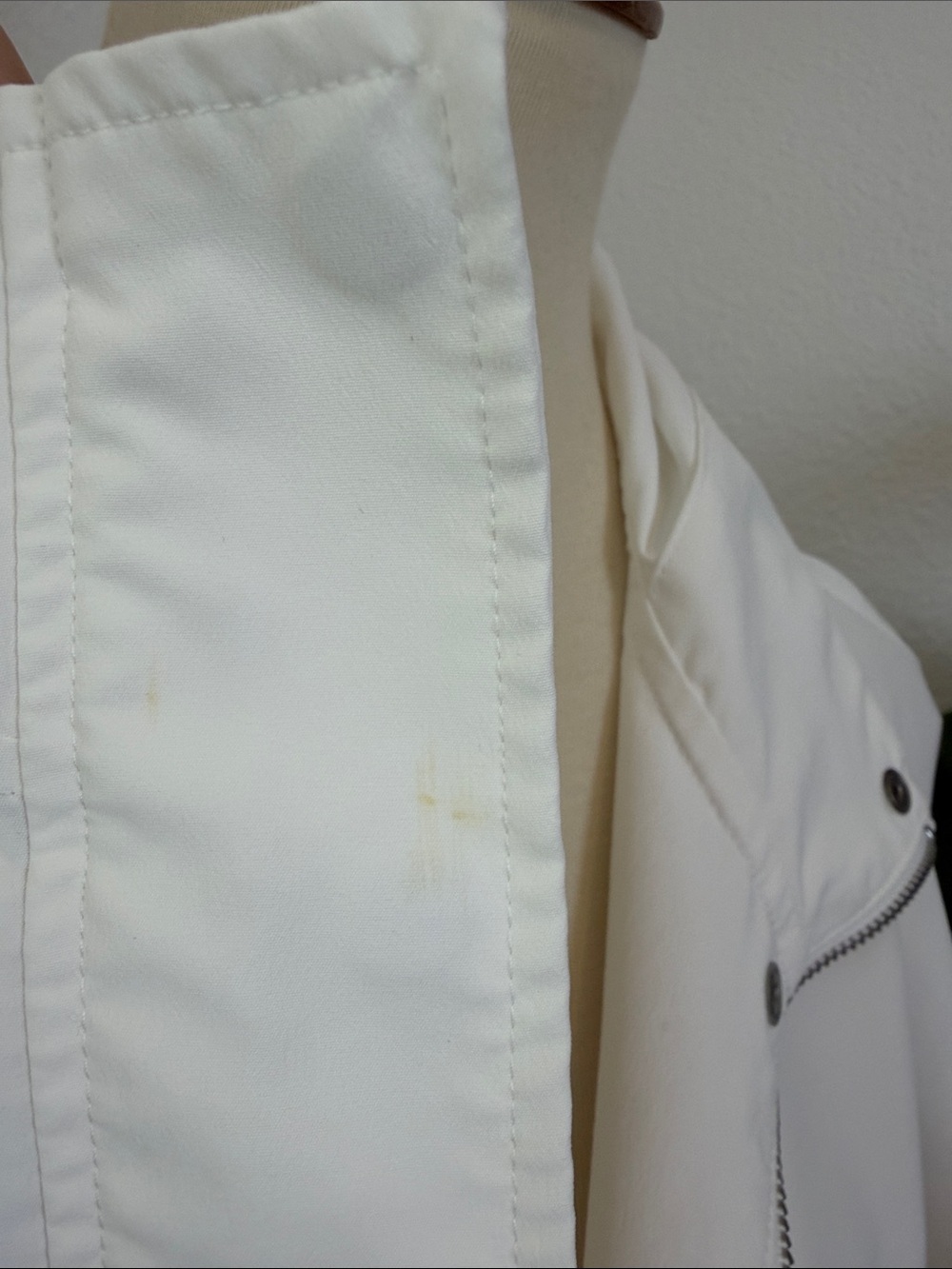 GU White Hooded Jacket - Picture 2 of 6